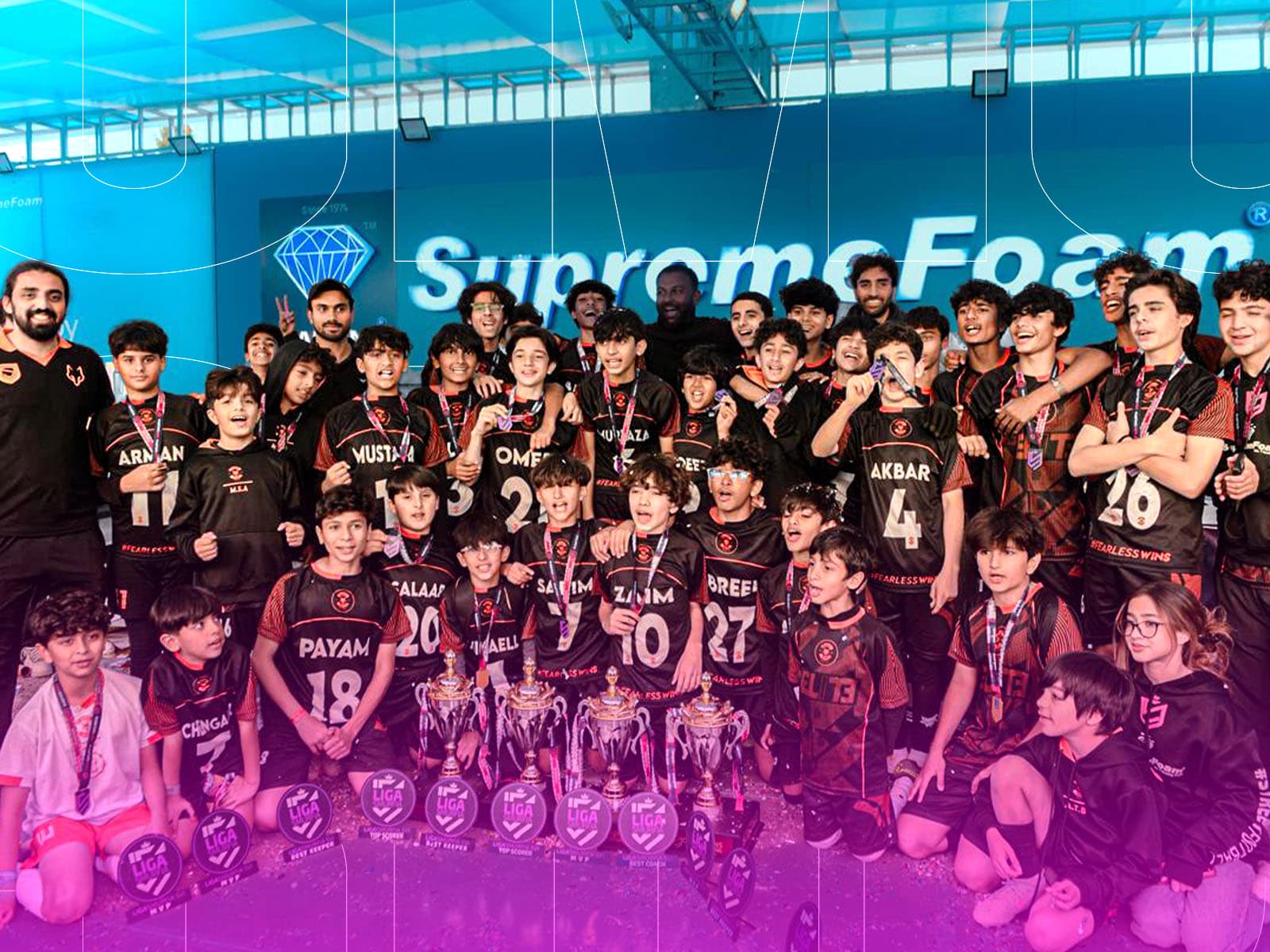 Liga Smurfia team celebration with trophies
